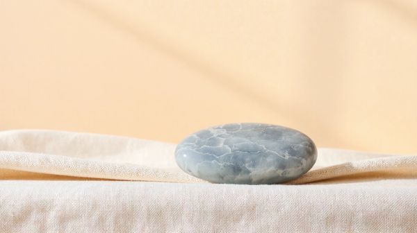Les bienfaits apaisants de l'aventurine bleue à connaître