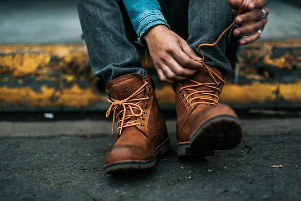 Quelles sont les meilleures façons de combiner des bottines à lacets avec un jean skinny ?